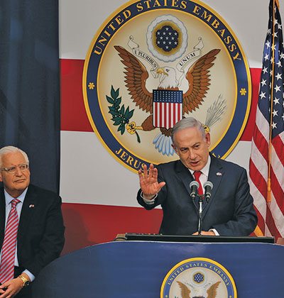 רה"מ נתניהו והשגריר האמריקאי פרידמן בטקס חנוכת השגרירות בירושלים, מאי 2018 / צילום: Sebastian Scheiner, Associated Press