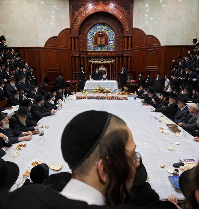 כינוס השלושים בחצר סאדיגורה. כוח, כבוד וכסף / צילום: AP - Oded Balilty