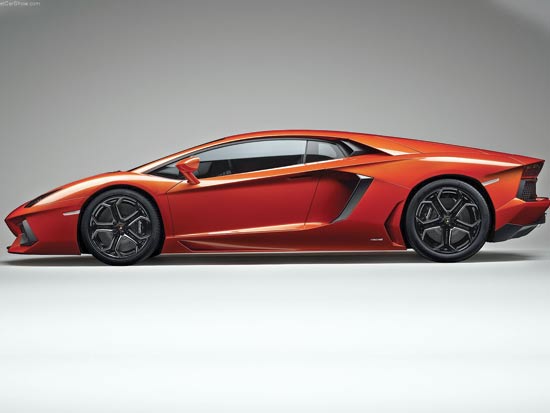 למבורגיני AVENTADOR