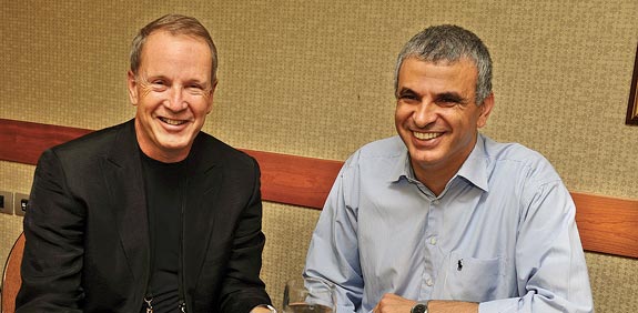 מנשה כחלון, מודי כידון, קקטוס הזהב 2011 / צילום: תמר מצפי