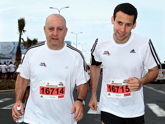 יורם ראבד ובנו תומר, מרתון ג'ילט תל אביב 2011 / צלם סיון פרג'