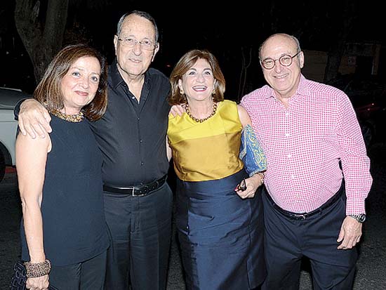 רוני ויהודית קצין, אלי ונילי זהר, ערב סוכות אצל רמי ויעל אונגר / צילום: יחצ רוני ויהודית קצין, אלי ונילי זהר, ערב סוכות אצל רמי ויעל אונגר / צילום: יחצ