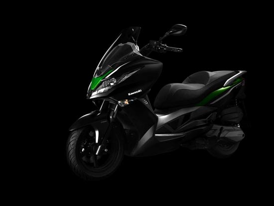 KAWASAKI-J300/ צלם: יחצ KAWASAKI-J300/ צלם: יחצ