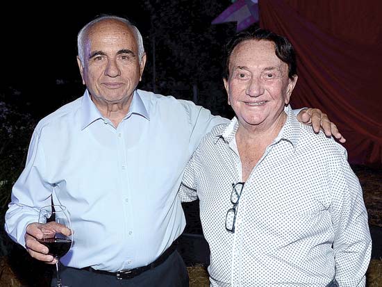 משולם ריקליס, ישראל מקוב, אגודת ידידי תיאטרון גשר / צילום: יחצ משולם ריקליס, ישראל מקוב, אגודת ידידי תיאטרון גשר / צילום: יחצ