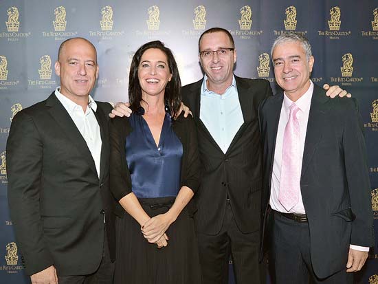 אריה בכר, גיל גבע, עירית ועדי שטראוס, חנוכת מלון ריץ'-קרלטון הרצליה / צילום: יחצ אריה בכר, גיל גבע, עירית ועדי שטראוס, חנוכת מלון ריץ'-קרלטון הרצליה / צילום: יחצ
