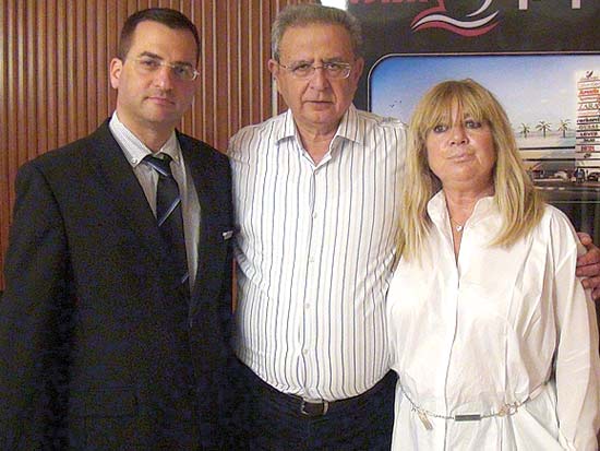 שרי וסולי סקאל, חגי אדורם, קניון בים המלח / צילום: מתן זנגי שרי וסולי סקאל, חגי אדורם, קניון בים המלח / צילום: מתן זנגי