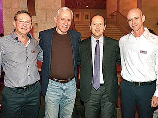 דרור בין, ניר ברקת, זהר ויהודה זיסאפל, כנס השותפים של קבוצת רד / צילום: יחצ דרור בין, ניר ברקת, זהר ויהודה זיסאפל, כנס השותפים של קבוצת רד / צילום: יחצ