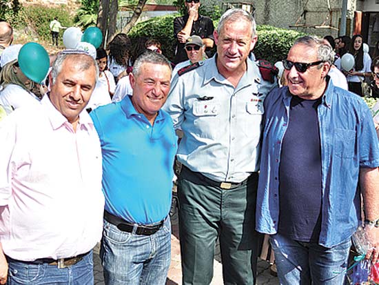 משה קפלינסקי, בני גנץ, דורון אלמוג, יואל גמליאל, צעדת גדרה הרביעית / צילום: אורן יזרעאל משה קפלינסקי, בני גנץ, דורון אלמוג, יואל גמליאל, צעדת גדרה הרביעית / צילום: אורן יזרעאל