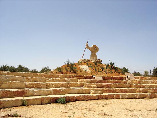 פסל משה רבנו במלון באריאל / צילום: יחצ פסל משה רבנו במלון באריאל / צילום: יחצ