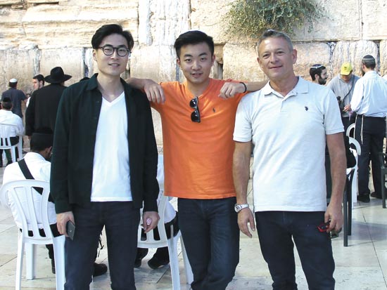 זאב רוזנקרנץ, סטיבן וונג וקארל פיי / צילום: יחצ זאב רוזנקרנץ, סטיבן וונג וקארל פיי / צילום: יחצ