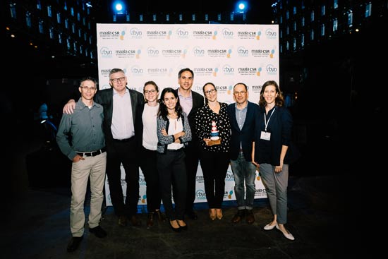 סלין קאן, מנכ"ל פרוקטר אנד גמבל וכל חברי ההנהלה, לצד מומו מהדב וטל ילון / צילום: נתנאל טוביאס סלין קאן, מנכ"ל פרוקטר אנד גמבל וכל חברי ההנהלה, לצד מומו מהדב וטל ילון / צילום: נתנאל טוביאס