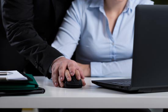 מהי הטרדה מינית? / צילום: Shutterstock/ א.ס.א.פ קרייטיב מהי הטרדה מינית? / צילום: Shutterstock/ א.ס.א.פ קרייטיב