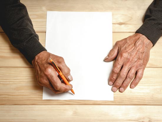 כתיבת צוואה / צילום: Shutterstock/ א.ס.א.פ קרייטיב כתיבת צוואה / צילום: Shutterstock/ א.ס.א.פ קרייטיב