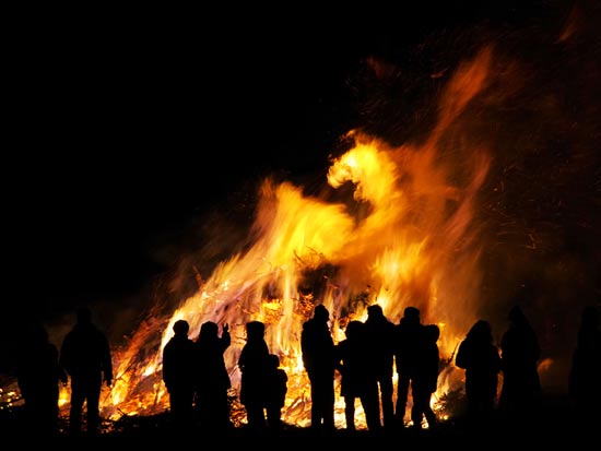 מהן הסכנות בל"ג בעומר / צילום: Shutterstock/ א.ס.א.פ קרייטיב מהן הסכנות בל"ג בעומר / צילום: Shutterstock/ א.ס.א.פ קרייטיב