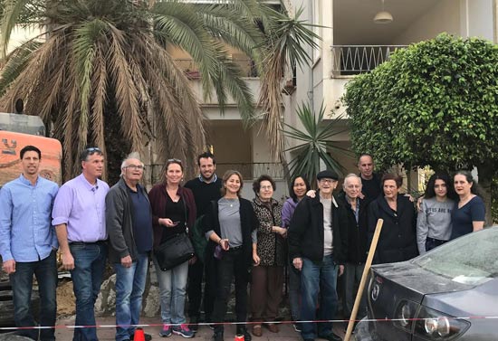 דיירי יואב 18 רמת גן באירוע הריסת הבניין / צילום: הדר עידה דיירי יואב 18 רמת גן באירוע הריסת הבניין / צילום: הדר עידה