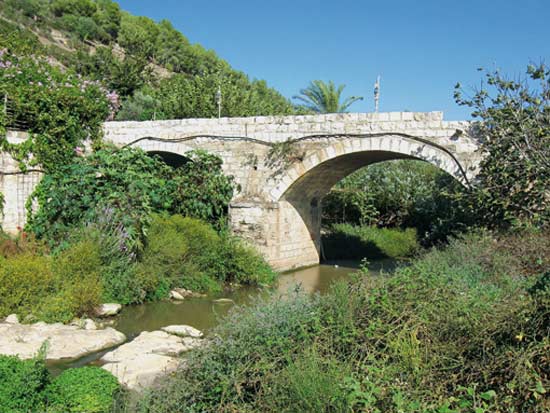 הגשר בדרך לטחנת הקמח של הנזירים / צילום: אורי מתוך ויקיפדיה
