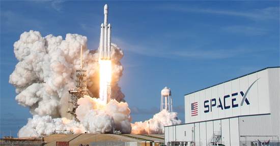 שיגור טיל של ספייס X "אנחנו רוצים מירוץ חלל חדש" / צילום:תום באוור, רויטרס