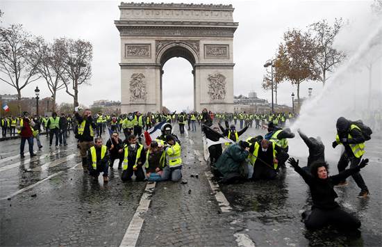 מחאת האפודים הזוהרים בצרפת / רויטרס Stephane Mahe