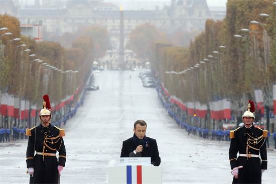 נשיא צרפת עמנואל מקרון פותח את טקס הזכרון / צילום: Reuters