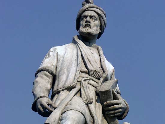 אנדרטת פירדוסי בטהרן / צילום: מתוך ויקיפדיה