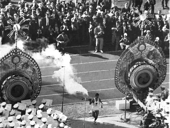 טקס פתיחה באולימפיאדת טוקיו 1964 / צילום: מתוך ויקיפדיה - keystonePress