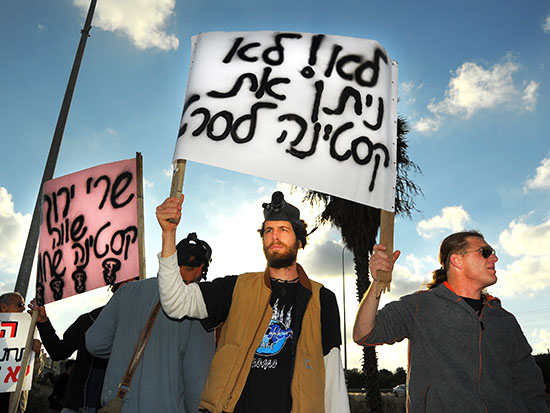 הפגנה נגד שיכון ובינוי ב־2010 / צילום: איל יצהר