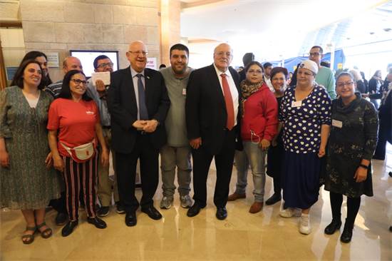 הנשיא ריבלין עם מתנדבים בכנסת / צילום: יחצ הנשיא ריבלין עם מתנדבים בכנסת / צילום: יחצ