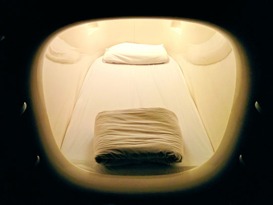 קפסולת שינה במלון ביפן/ צילום: shutterstock