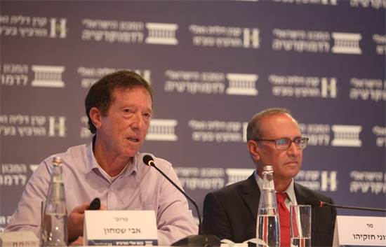 רוני חזקיהו ואבי שמחון בכנס אלי הורביץ לכלכלה וחברה / צילום: מיכל פתאל, יח"צ רוני חזקיהו ואבי שמחון בכנס אלי הורביץ לכלכלה וחברה / צילום: מיכל פתאל, יח"צ