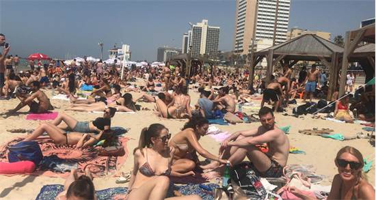 חוף בתל אביב ביום הבחירות / צילום: מיכל רז חיימוביץ'