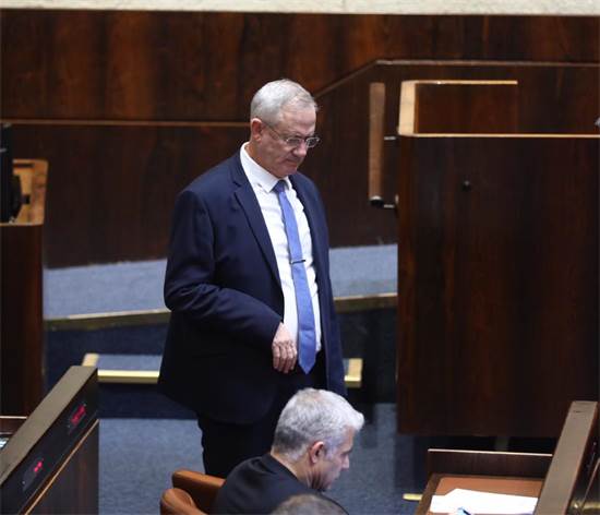 בני גנץ בהצבעה על הקריאה הראשונה של חוק פיזור הכנסת ה-22 / צילום: דוברות הכנסת - גדעון שרון, יח"צ בני גנץ בהצבעה על הקריאה הראשונה של חוק פיזור הכנסת ה-22 / צילום: דוברות הכנסת - גדעון שרון, יח"צ