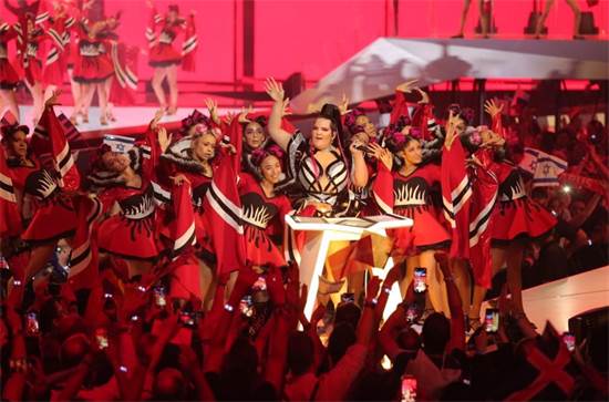 נטע ברזילי מופיעה בערב חצי הגמר הראשון של האירוויזיון בתל אביב / צילום אורית פניני 