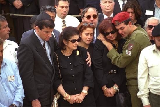 משפחת רבין בהלווית יצחק רבין ז"ל / צילום: צביקה ישראלי - לע"מ
