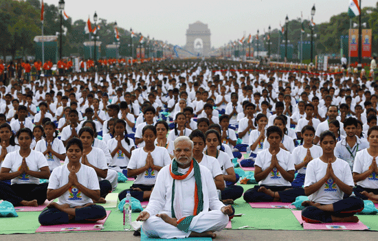 ראש ממשלת הודו מוביל אימון יוגה / צילום: רויטרס Adnan-Abidi