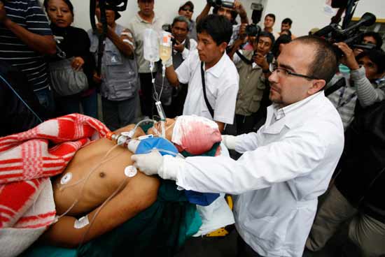 פצוע מהפגנות נגד המכרה ב־2011  / צילום: רויטרס STRINGER-Peru