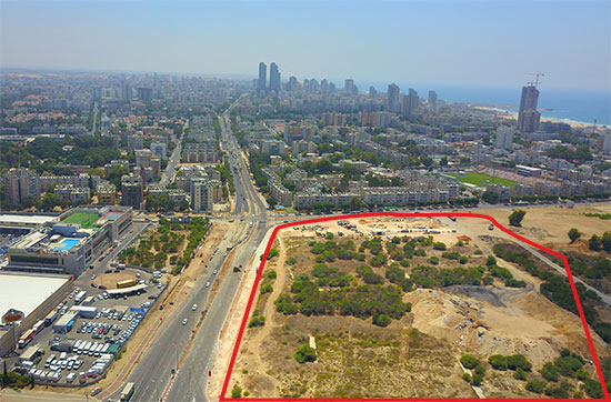 משמאל מרכז "סטאר סנטר". מימין (באדום) השטח עליו ייבנו הדירות / צילום: יח"צ משמאל מרכז "סטאר סנטר". מימין (באדום) השטח עליו ייבנו הדירות / צילום: יח"צ