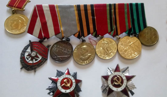 אוסף המדליות הצבאיות של פימה בוגדנובסקי על שלל הקרבות בהם השתתף. בכל משפחה של יוצאי צבא נהוג להחזיק אוסף כזה בבית / צילום: תמונה פרטית