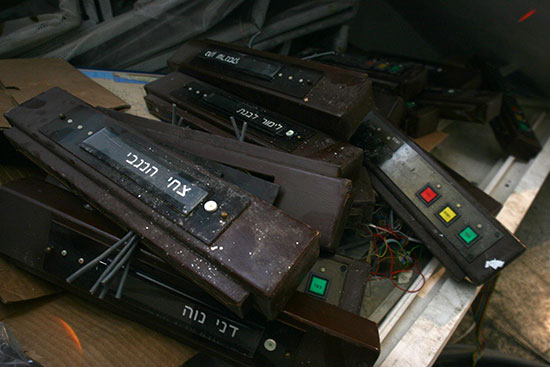 מכשירי הצבעה שלקח יחיאל חזן ממחסן הכנסת אחרי שנתפס בהצבעה כפולה / צילום: באובאו