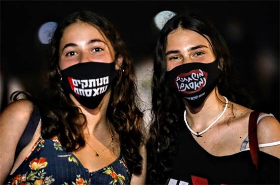 מפגינות בהפגנה בצ'רלס קלור, בתל אביב / צילום: שלומי יוסף, גלובס