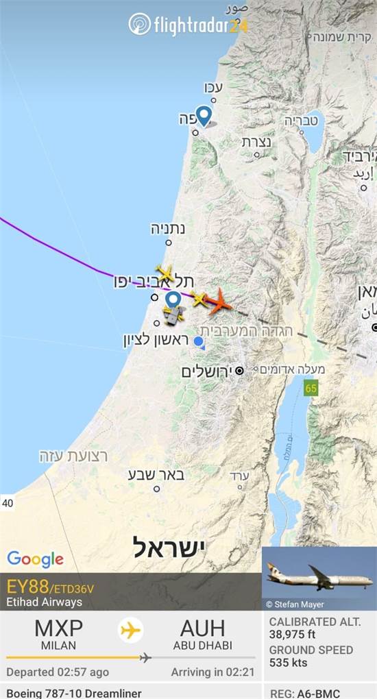 רגע המעבר מעל ישראל כפי שנתפס ב-flightradar24 / צילום: צילום מסך