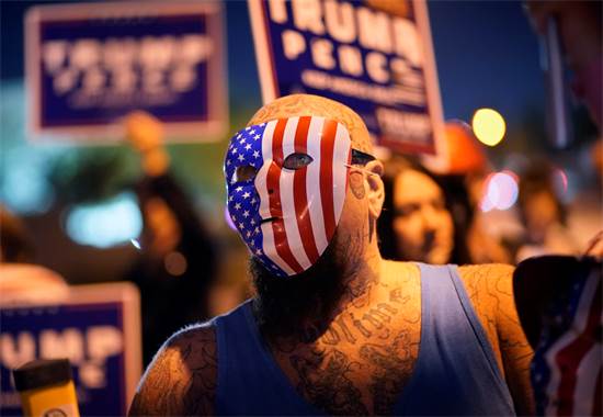 תומך בנשיא טראמפ בהפגנה בעדו בלאס וגאס, נבאדה  / צילום: John Locher, AP
