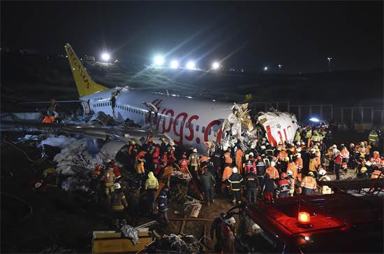 תאונת המטוס באיסטנבול / צילום: Emrah Gurel, AP