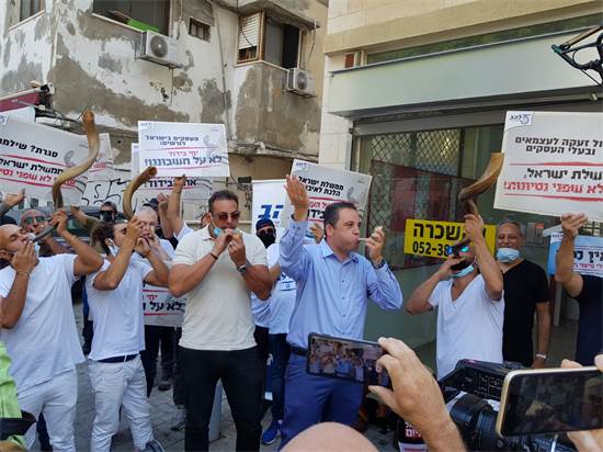 העצמאים תוקעים בשופר בהפגנה / צילום: יח"צ העצמאים תוקעים בשופר בהפגנה / צילום: יח"צ