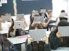 תלמידי תיכון לומדים באמצעות טאבלטים. עוני ממשי בישראל הוא תופעה שולית  / צילום: כפיר זיו