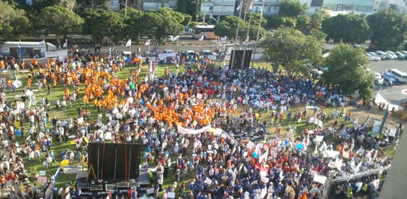 הפגנה מול בית ההסתדרות צילום: תמר מצפי