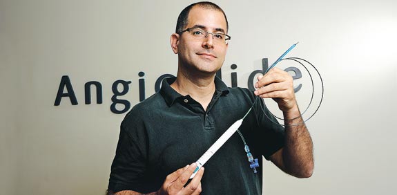 9  ליהוא אביטוב  Angioslide / צלם: איל יצהר