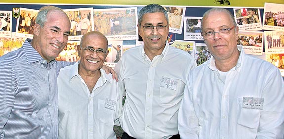 איקה אברבנל, ציון קינן, אביגדור קהלני, אבי פישר, ערב אמץ לוחם 2011 / צילום: פוטו צפון