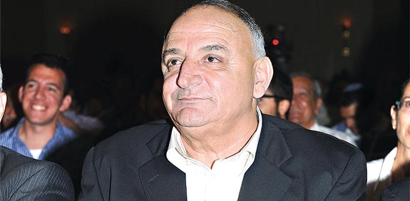 יצחק תשובה, פרידה מד"ר יעקב מימרן / צילום: תמר מצפי