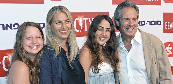 ליאון קופלר, רחל מישורי ובנותיה, אירוע סופר פארם - טריני וסוזנה / צילום: יוסי כהן