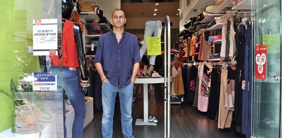 עופר כהן, גריפ, חנויות נסגרות ברחוב שנקין / צילום: תמר מצפי